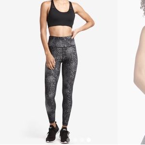 Lole outfit Breakline Bra and Parisia Legging